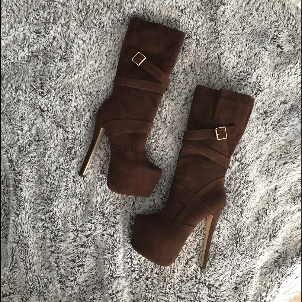 Suade Platform Boots NEW Never Worn Size 8